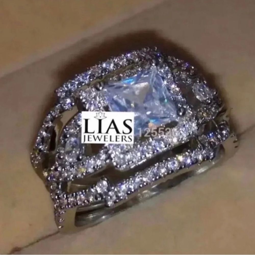 New 18k white gold wedding ring set
